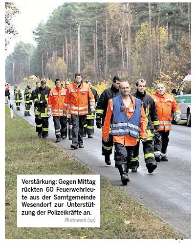 Verstärkung: Gegen Mittag rückten 60 Feuerwehrleute aus der Samtgemeinde Wesendorf zur Unterstützung der Polizeikräfte an. Photowerk (sp)
