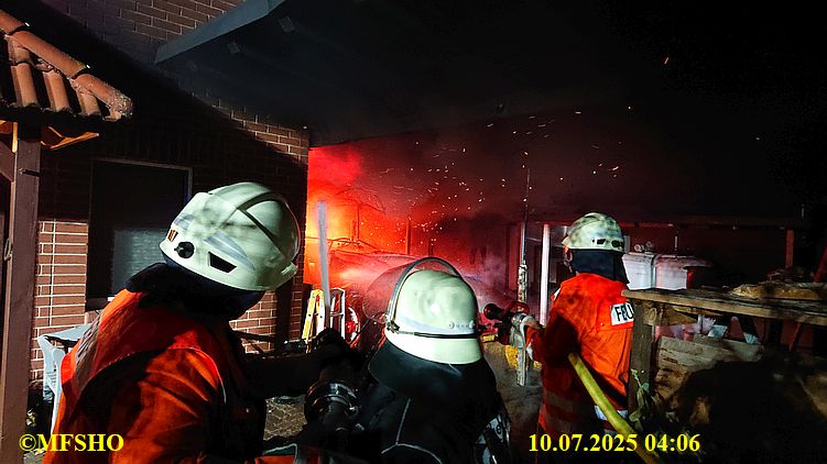 B_2 −−> B_4 Feuer Carport am Gebäude Wahrenholz Kampweg</b>